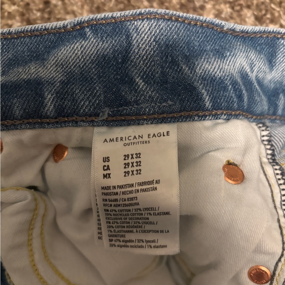 American Eagle Outfitters Men's Light Blue Relaxed Jeans - Picture 4 of 4